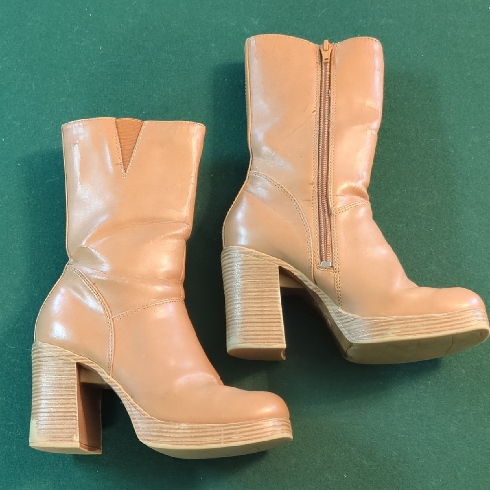 Y2K Vintage Women’s Tan Chunky Platform Mid-Calf Heeled Boots